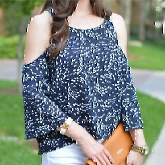 CUPCAKES AND CASHMERE STITCH FIX Lisbon Cold Shoulder Top Navy Blue White Boho S - Picture 4 of 12